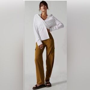 Athleta NWOT VIENNA Cargo Pants 6 Brass Yellow